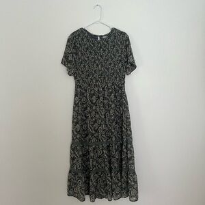 Chic Patterned Midi Dress in Green